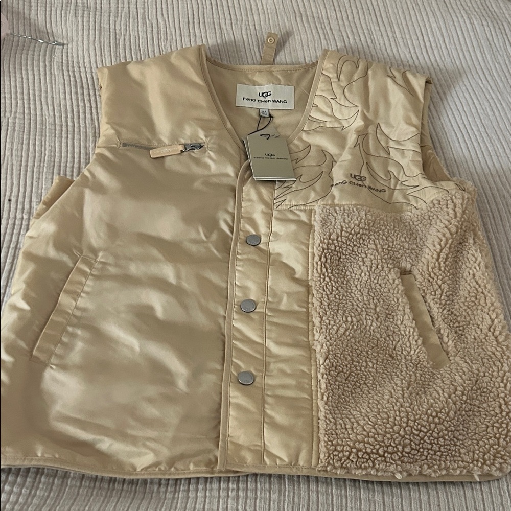 UGG Cream Vest Unisex Sizing Small